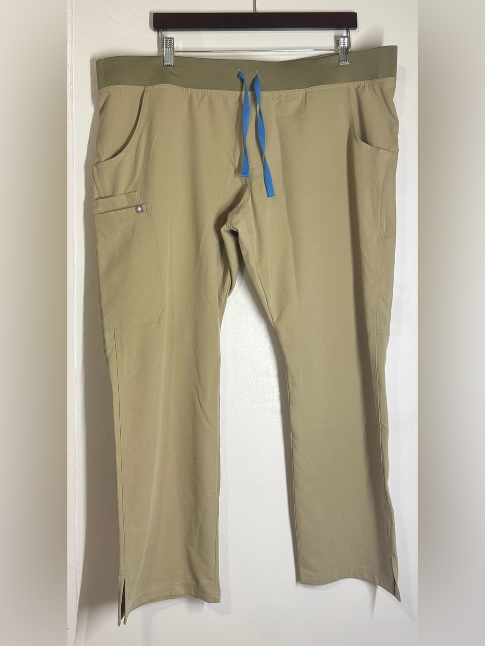 Figs Kade Cargo Scrub Pants Women’s